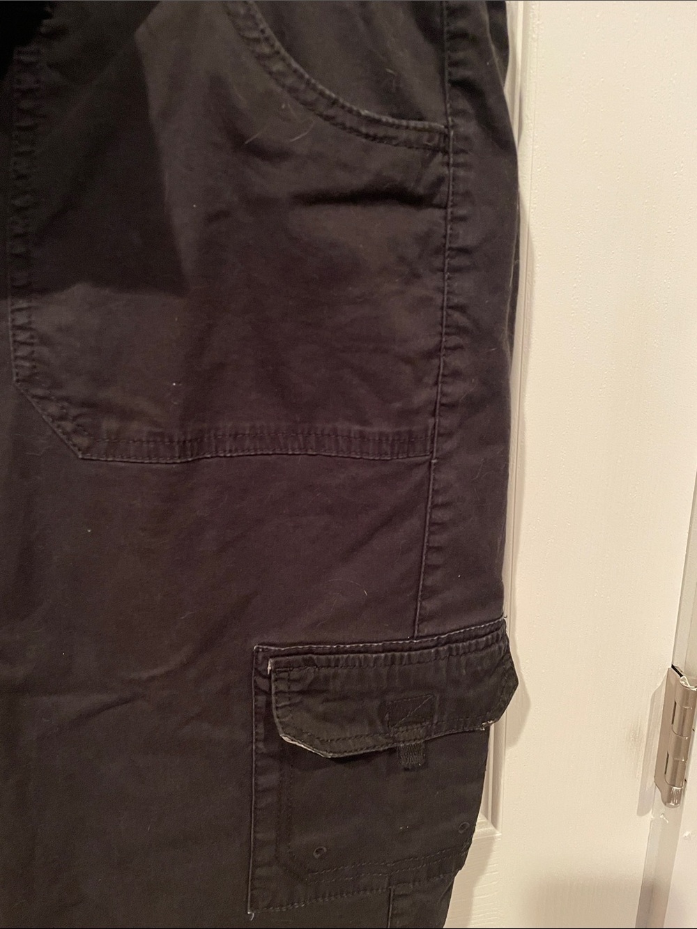 Black Cargo capri Pants - Picture 3 of 5